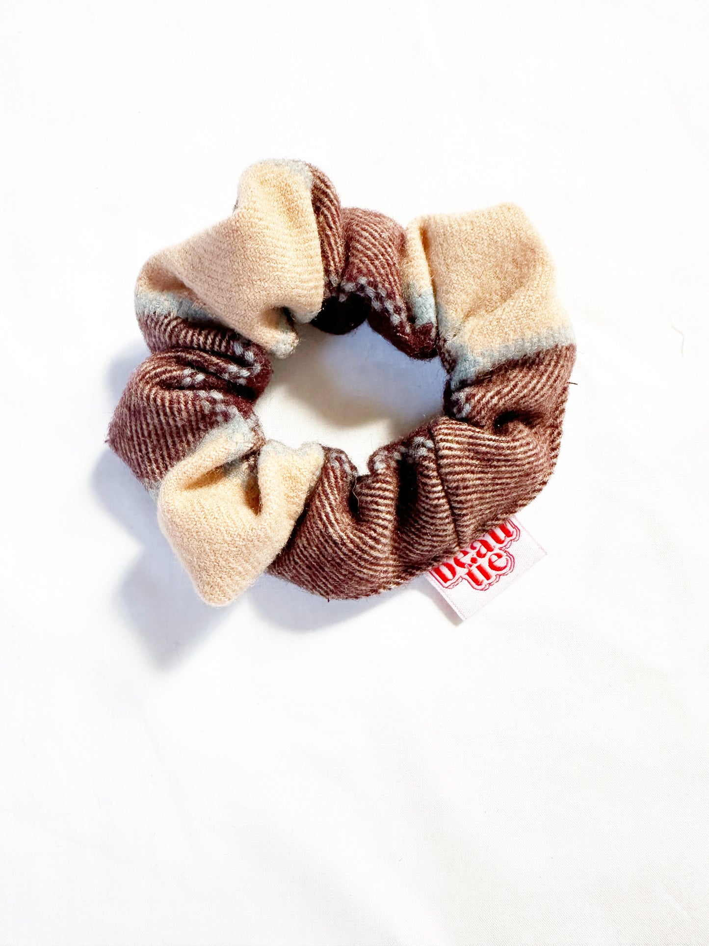 Mini scrunchie in vintage brown wool