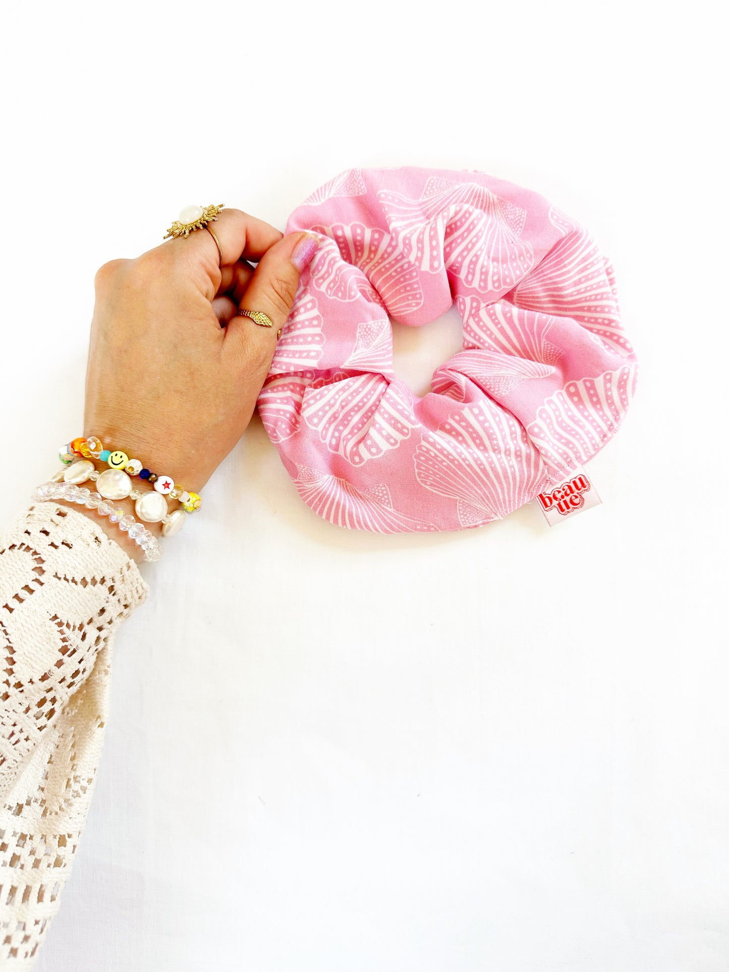 Oversized scrunchie in pink shell print