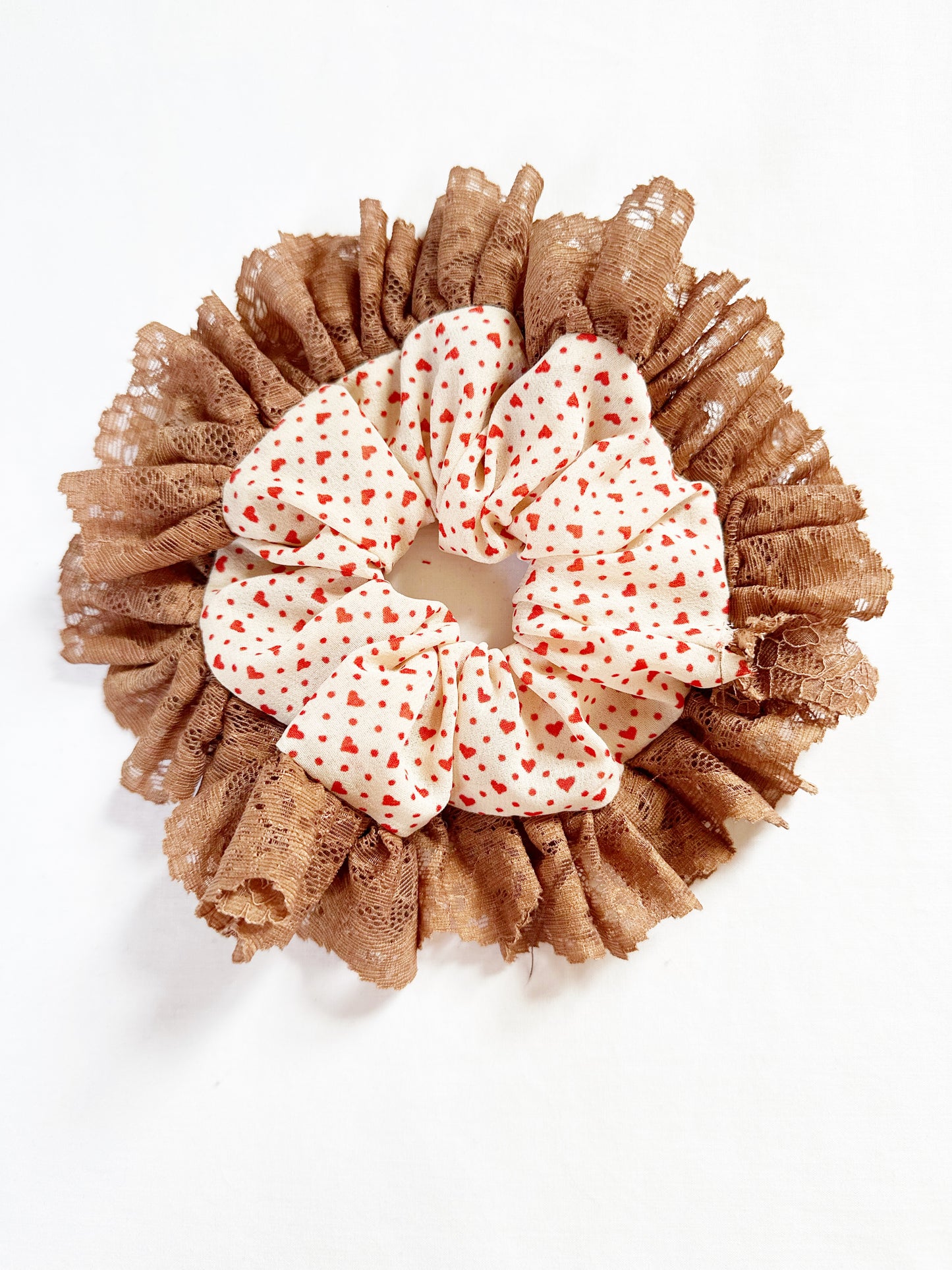 Oversized frilly scrunchie in heart and lace