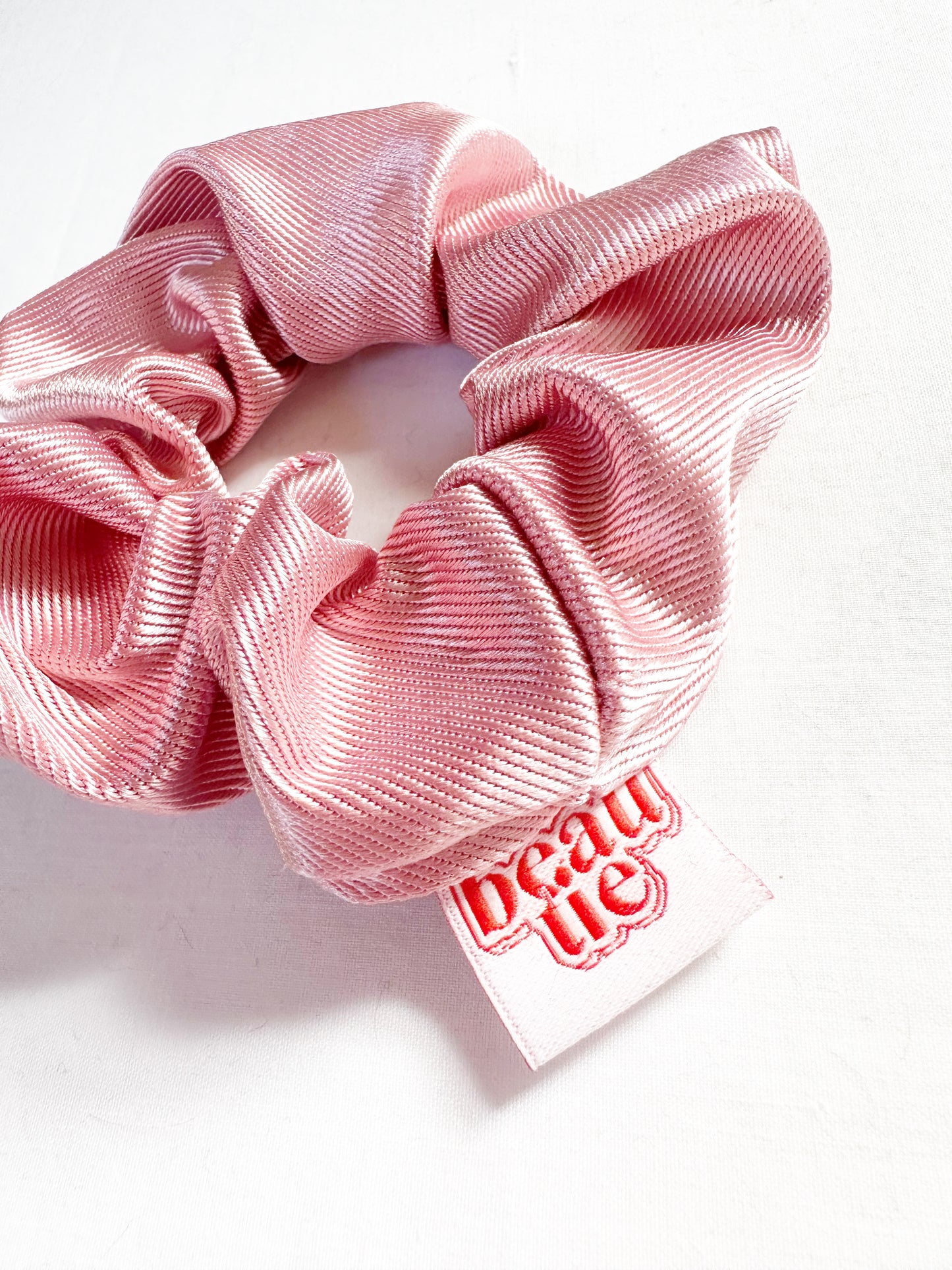 Mini scrunchie in pearly pink