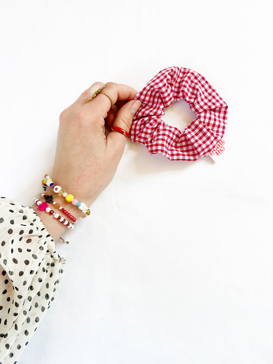 Mini scrunchie in red gingham