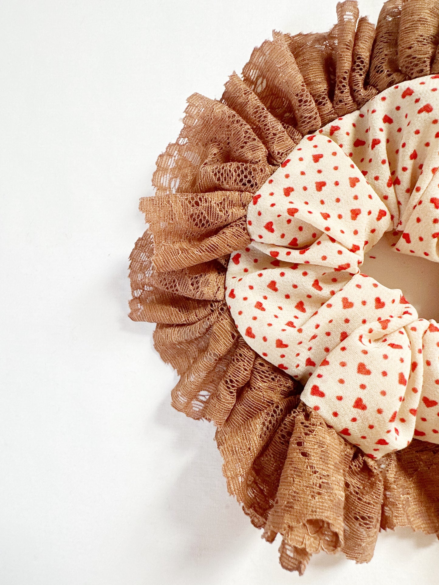 Oversized frilly scrunchie in heart and lace