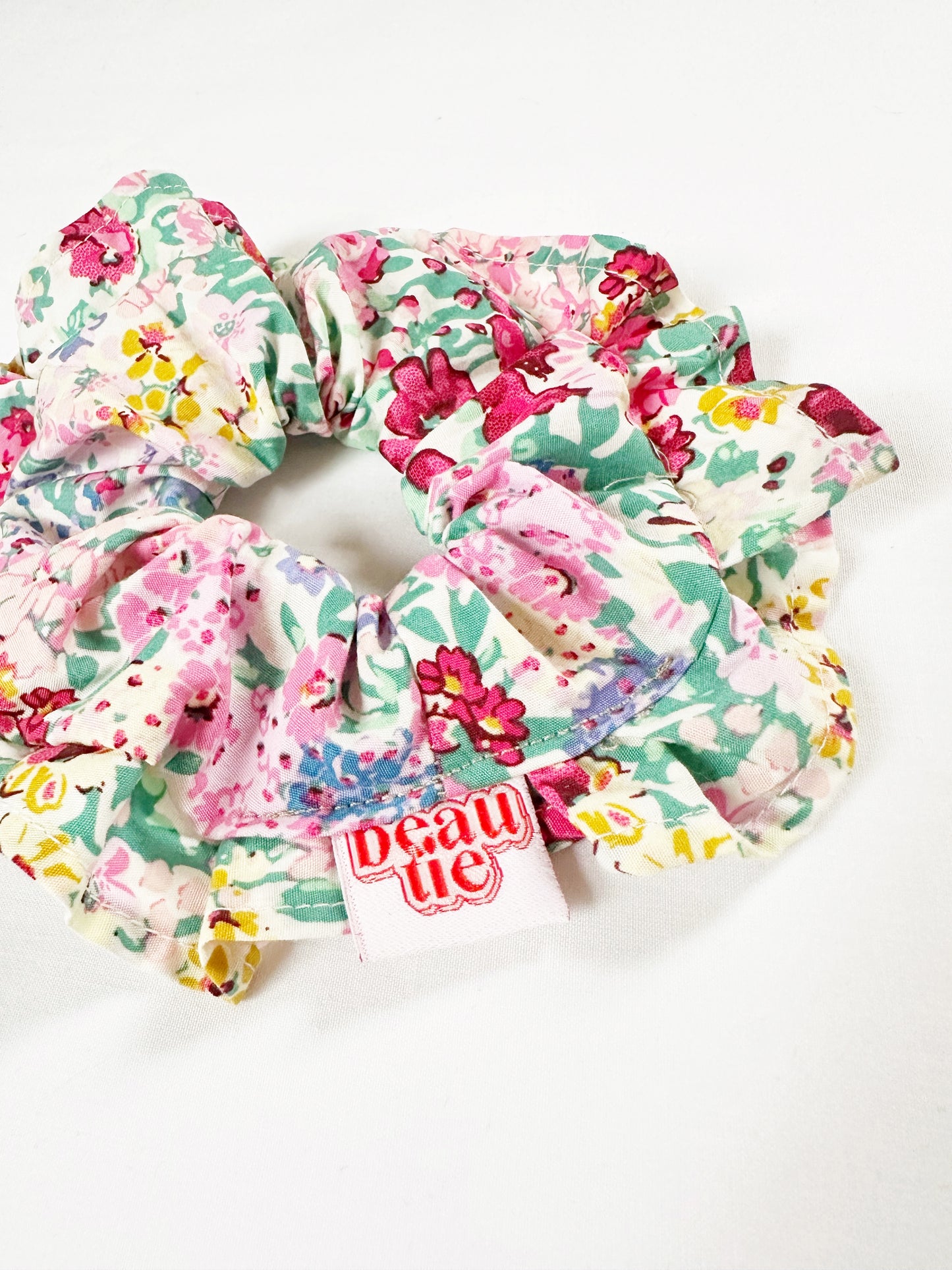 Mini ruffle scrunchie in pink floral