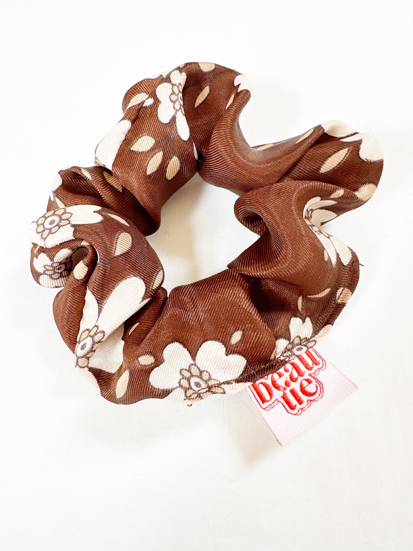 Mini scrunchie in silky brown floral