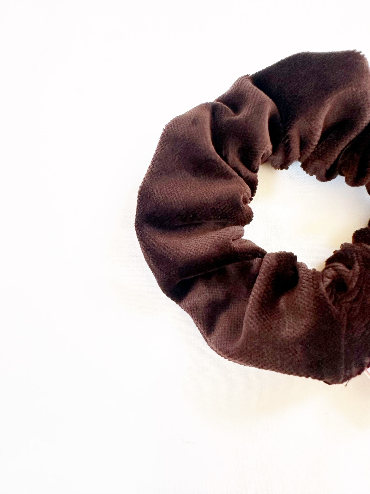 Mini scrunchie in brown velvet