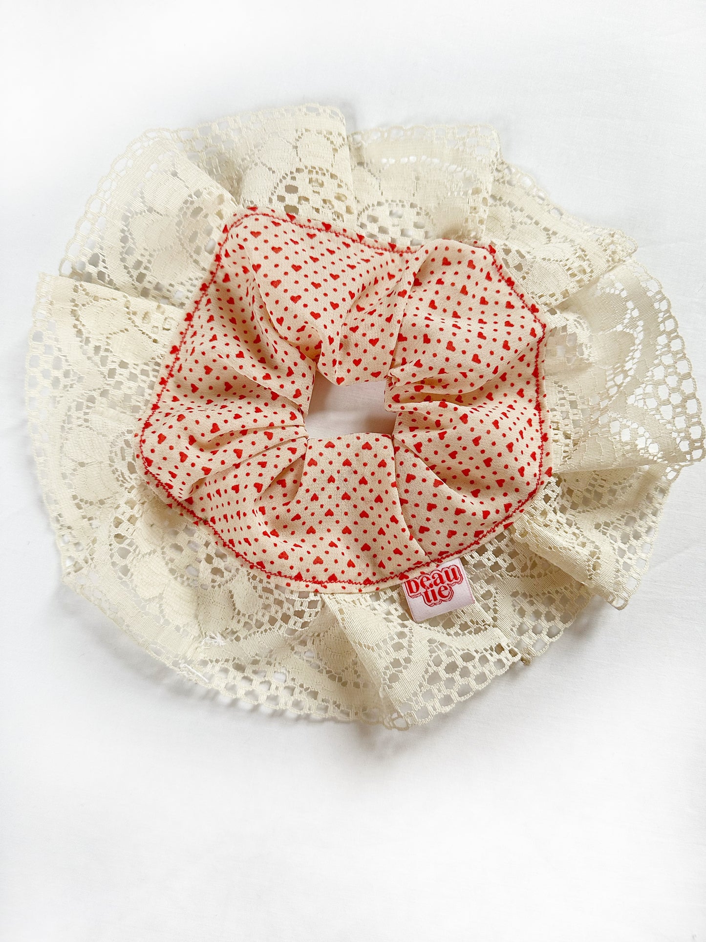 Oversized scrunchie in hearts & lace