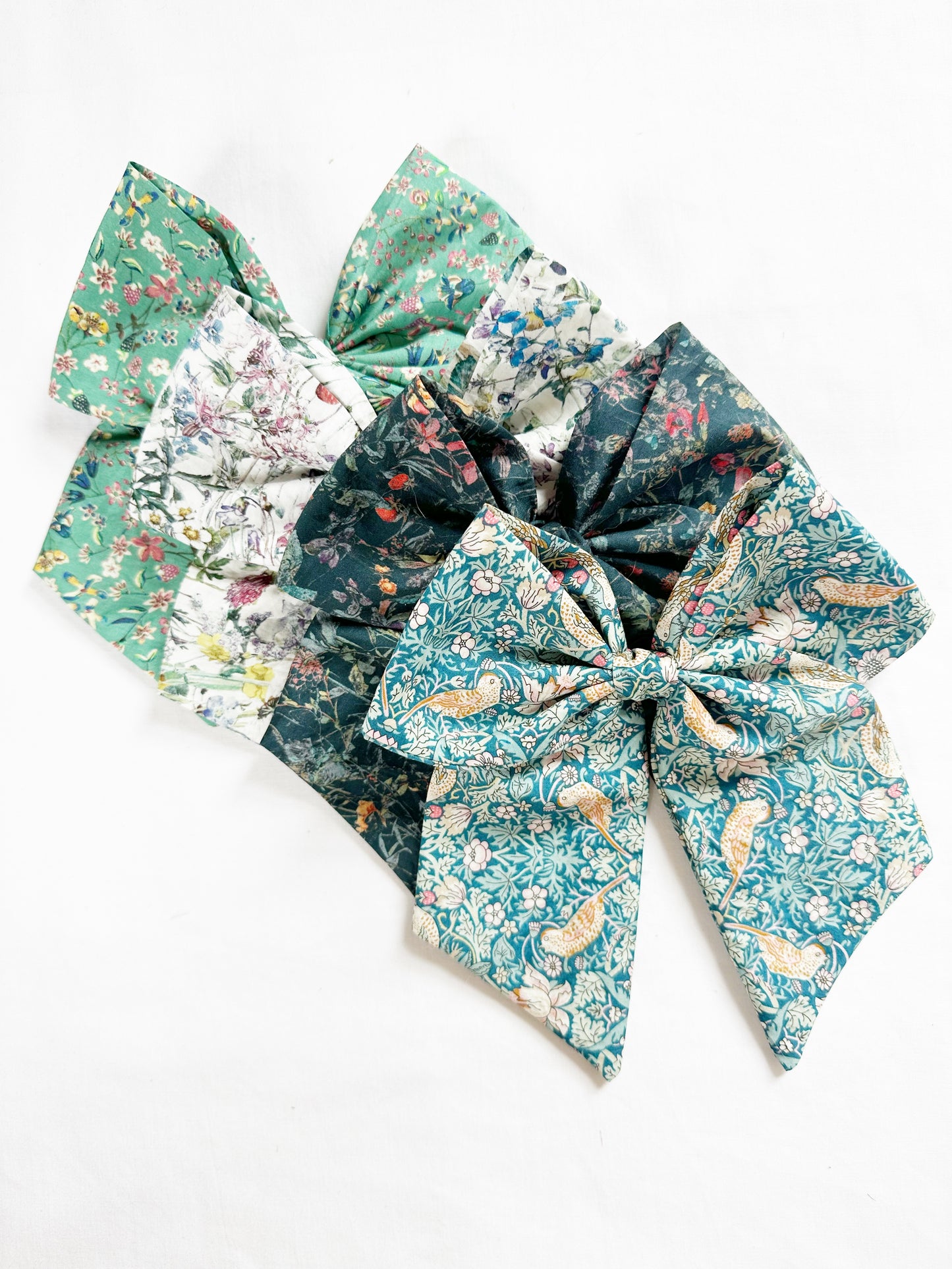 Liberty Beau hair bow in Strawberry Thief print