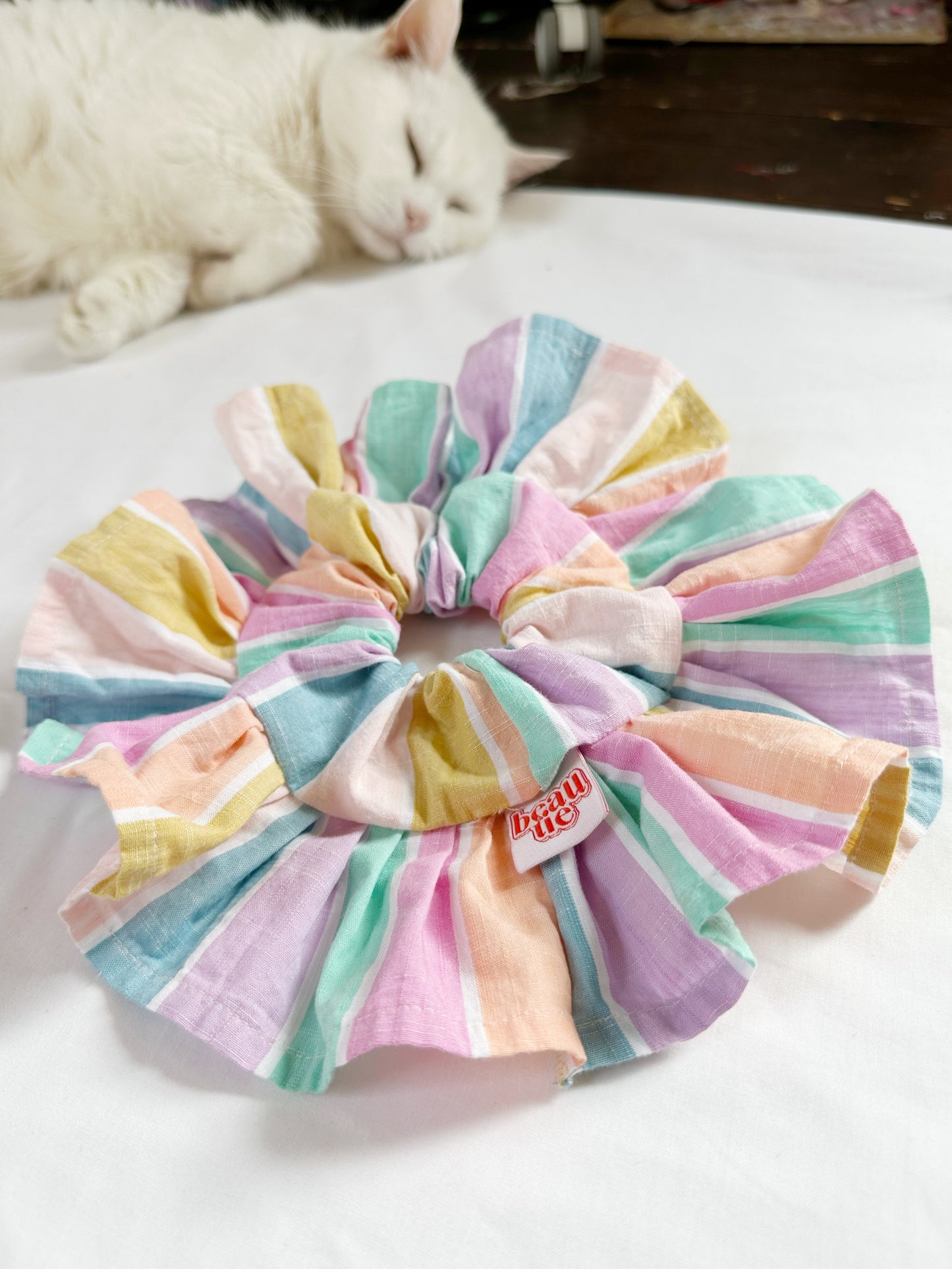 Frilly scrunchie in pastel stripe