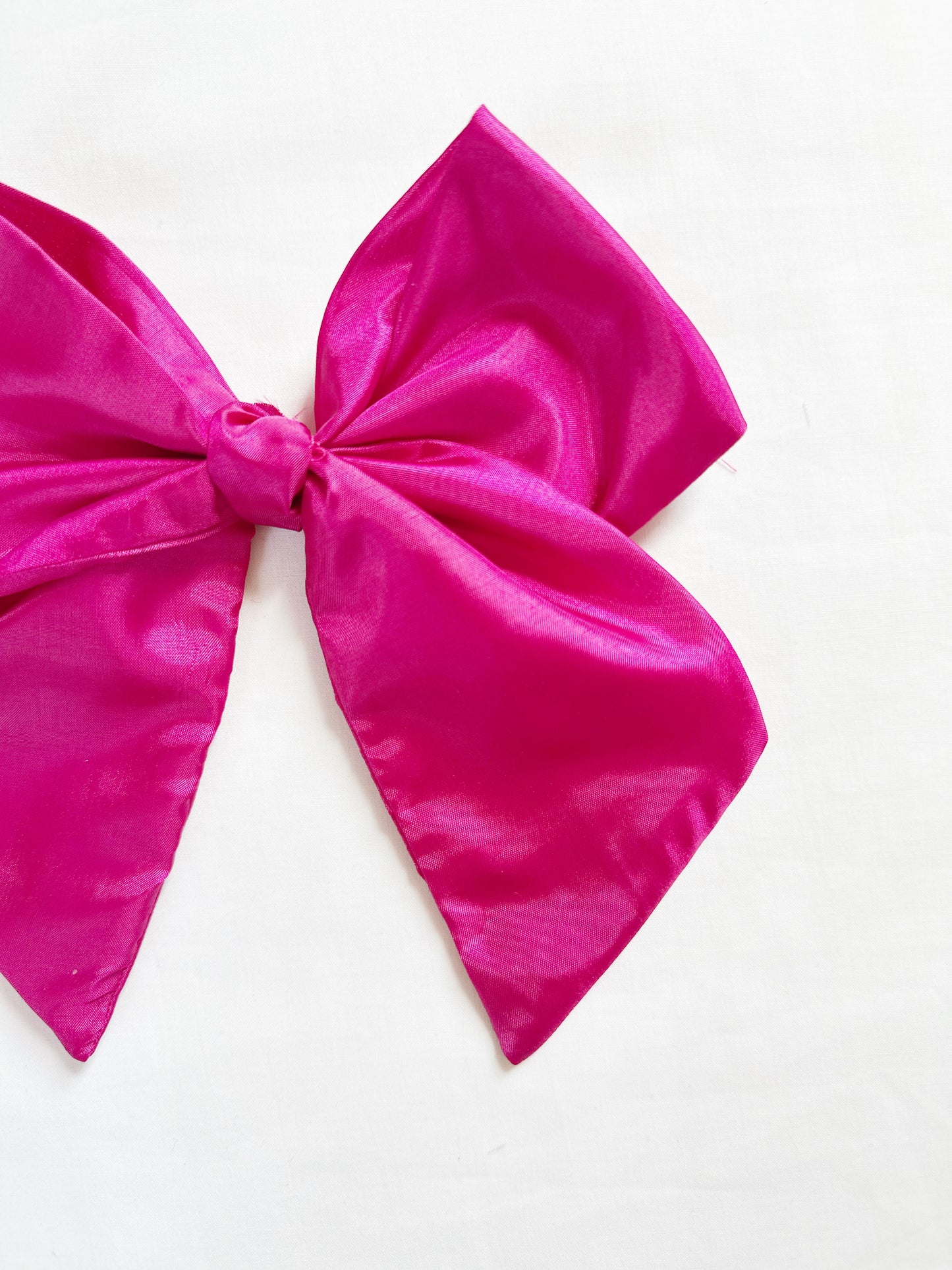 Beau hair bow in magenta pink silk