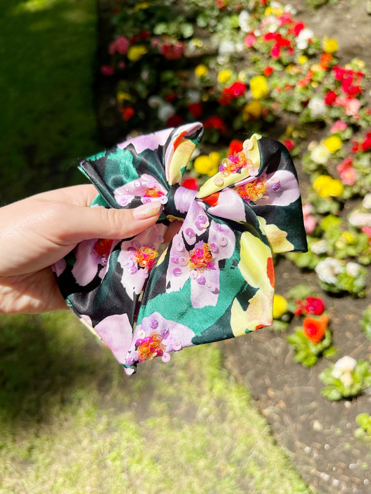 The Kate - Hair Bow in silky floral with sequin details