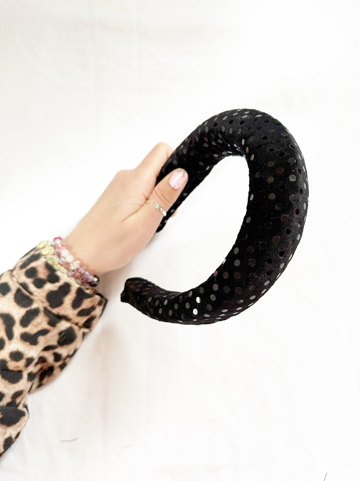 Padded Headband in black velvet sequin