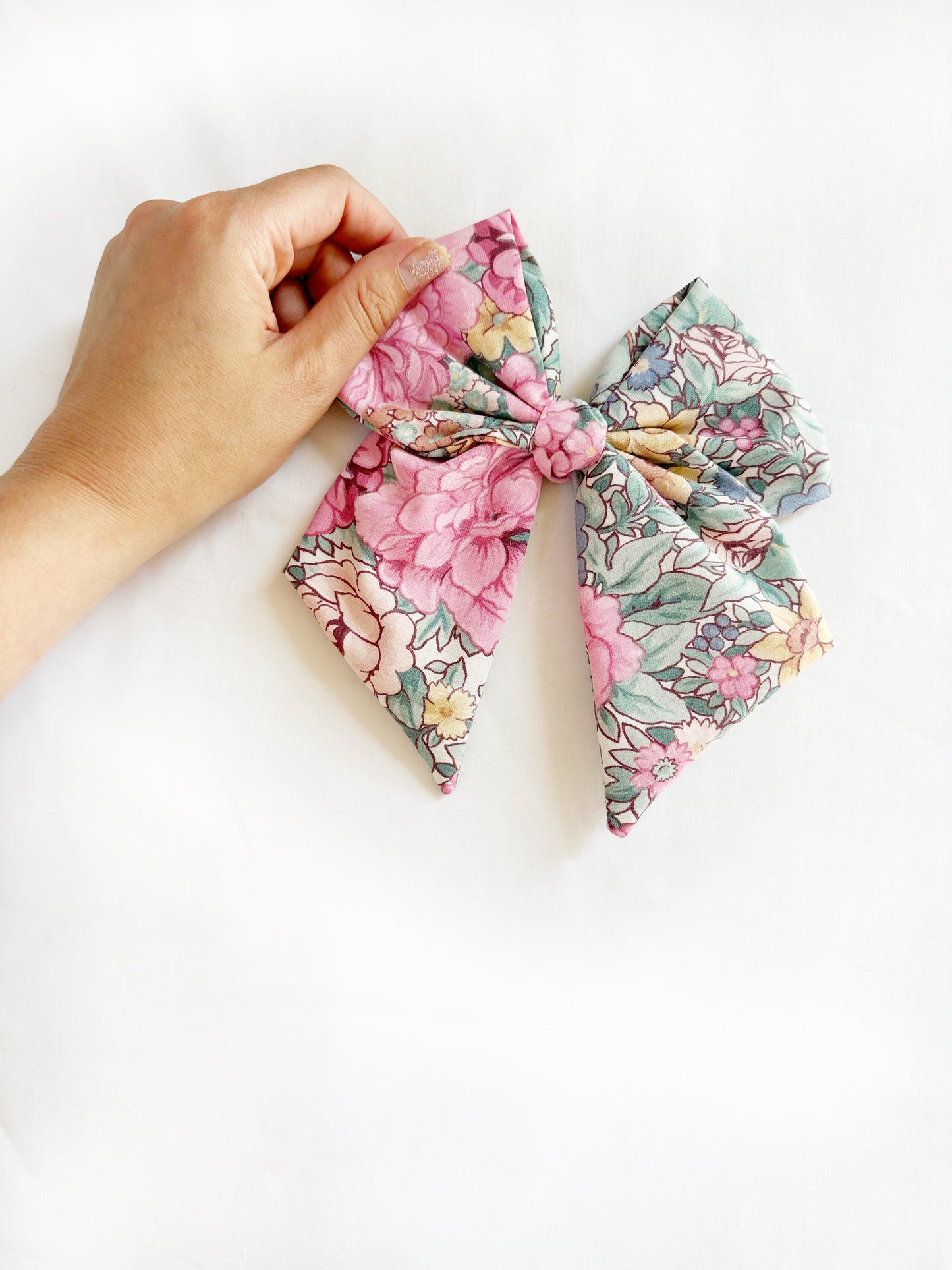Beau hair bow in Betty floral