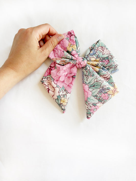Beau hair bow in Betty floral