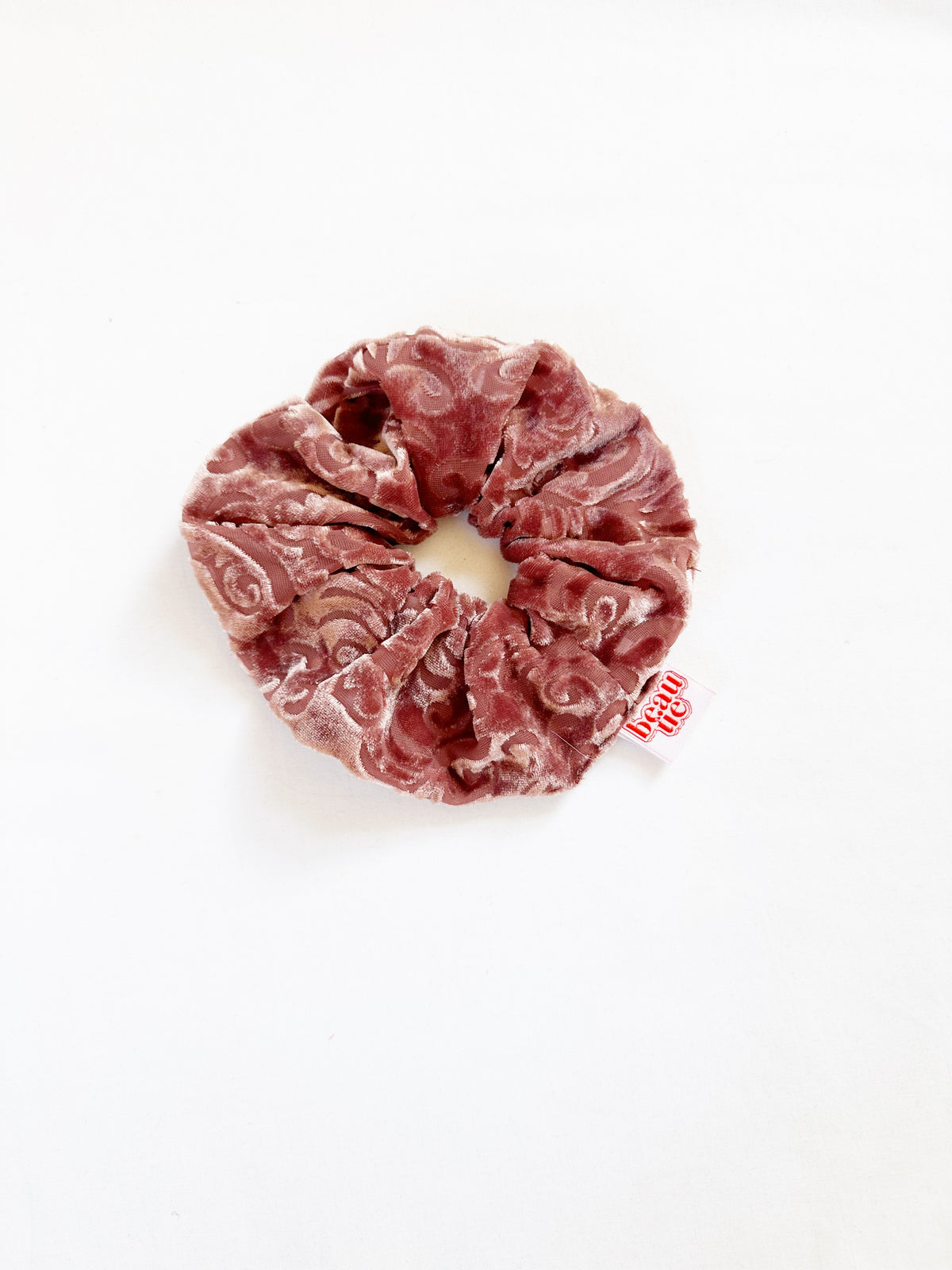 OG scrunchie in pink velvet devoré