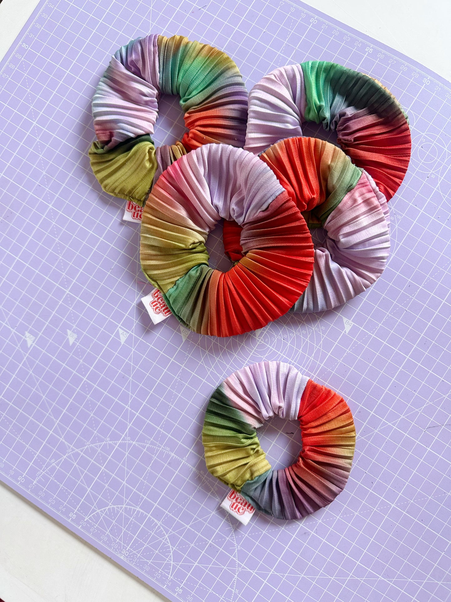 OG scrunchie in multicolour plisse