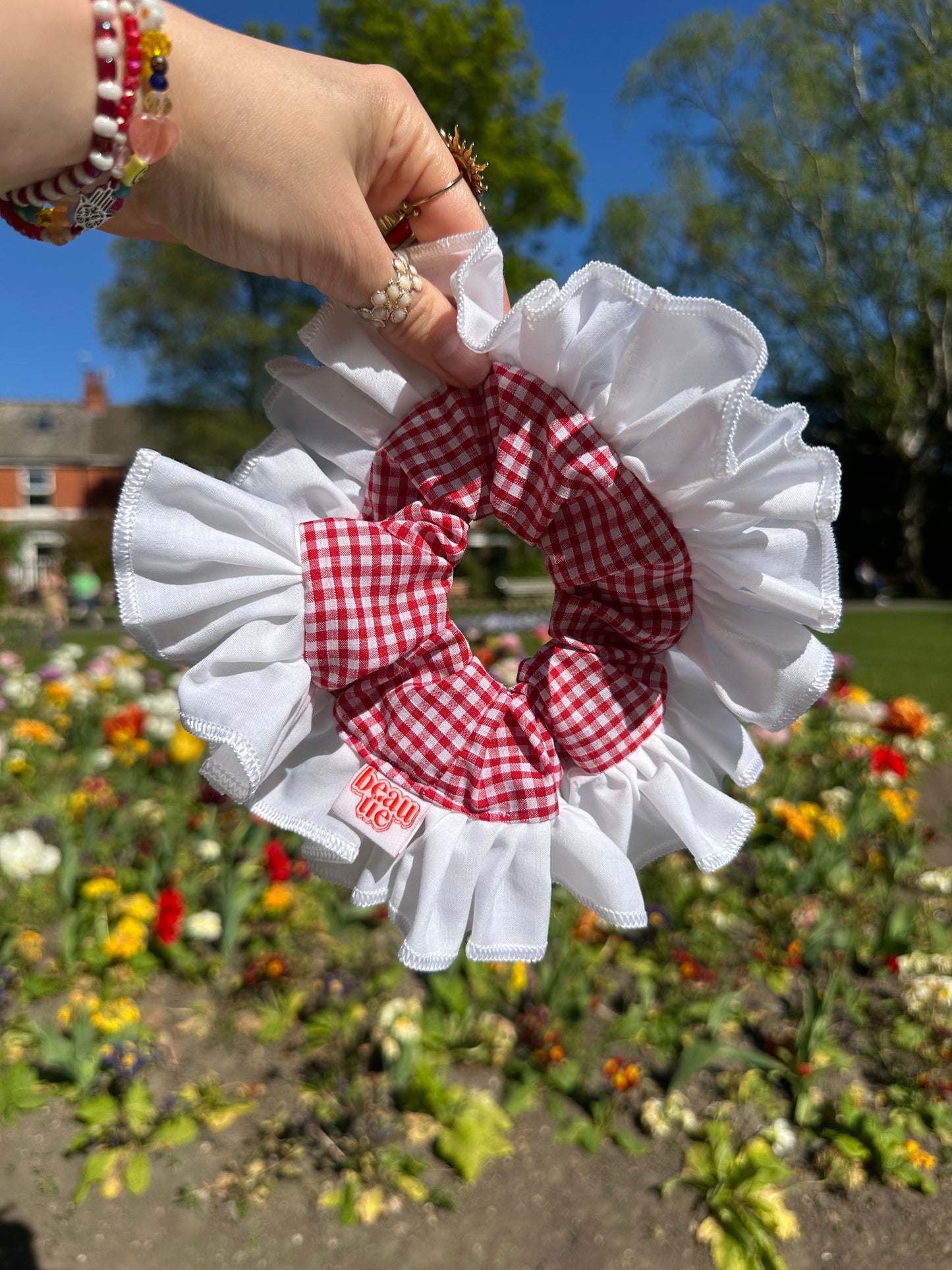 Frilly scrunchie in red and white gingham