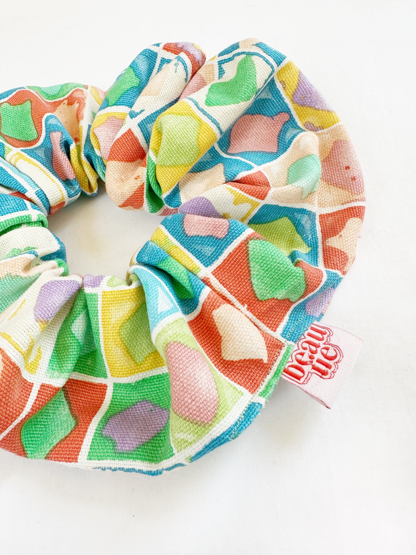 Oversized scrunchie in souvenir print