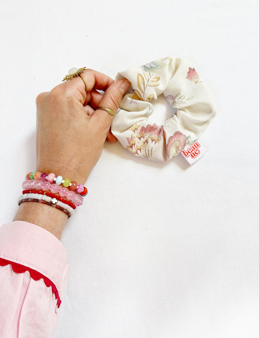 Mini scrunchie in vintage floral