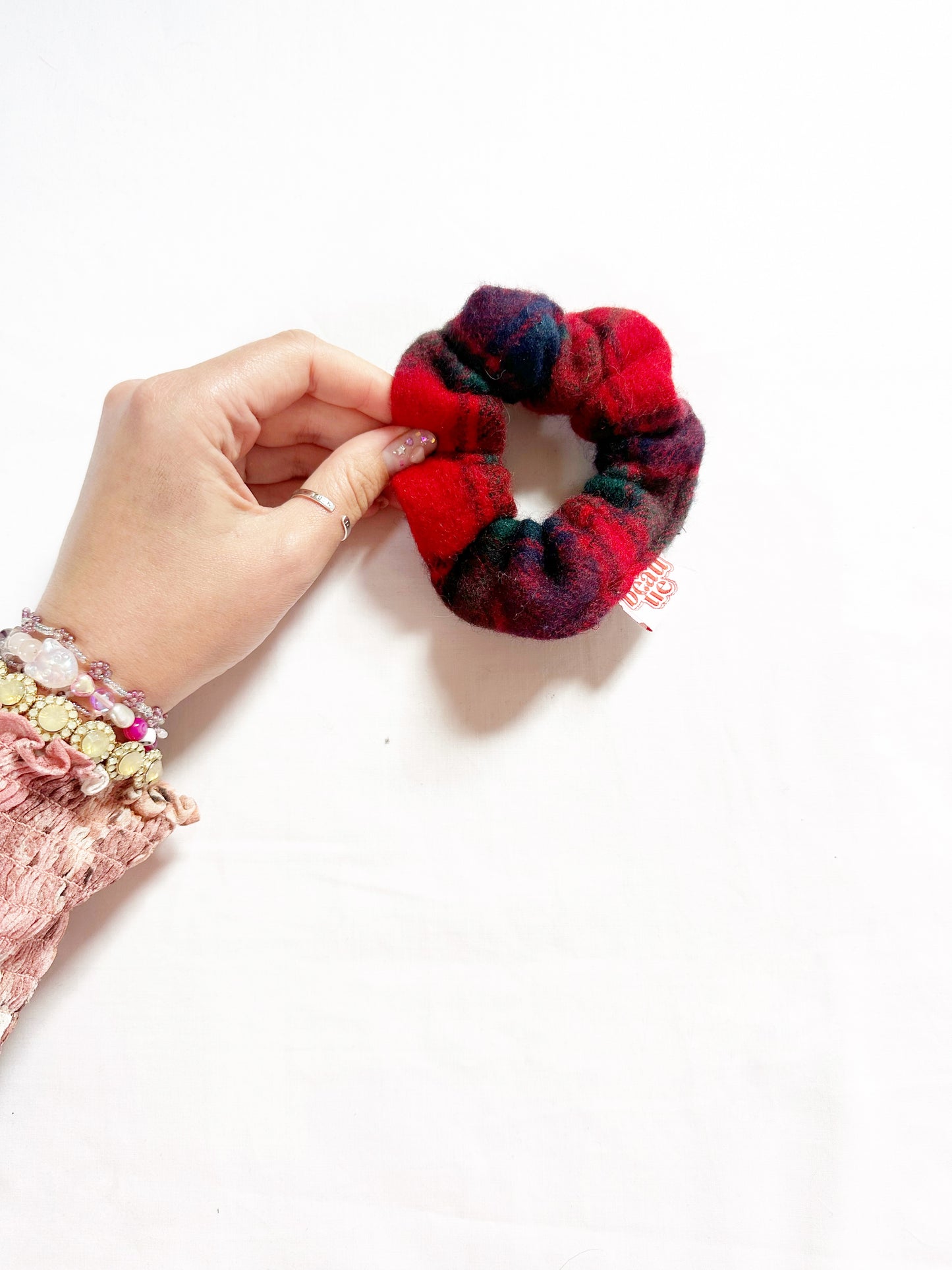 Mini scrunchie in red tartan wool