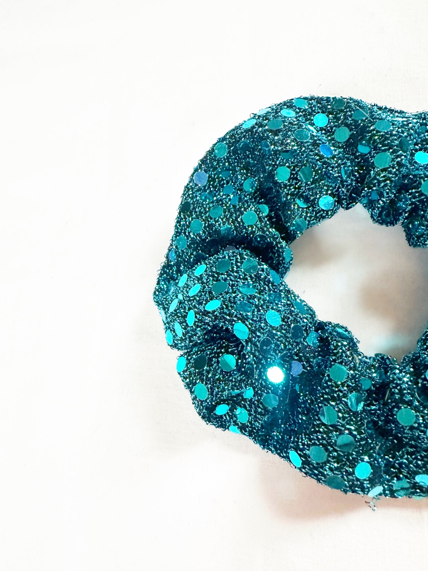 Mini scrunchie in teal sequins