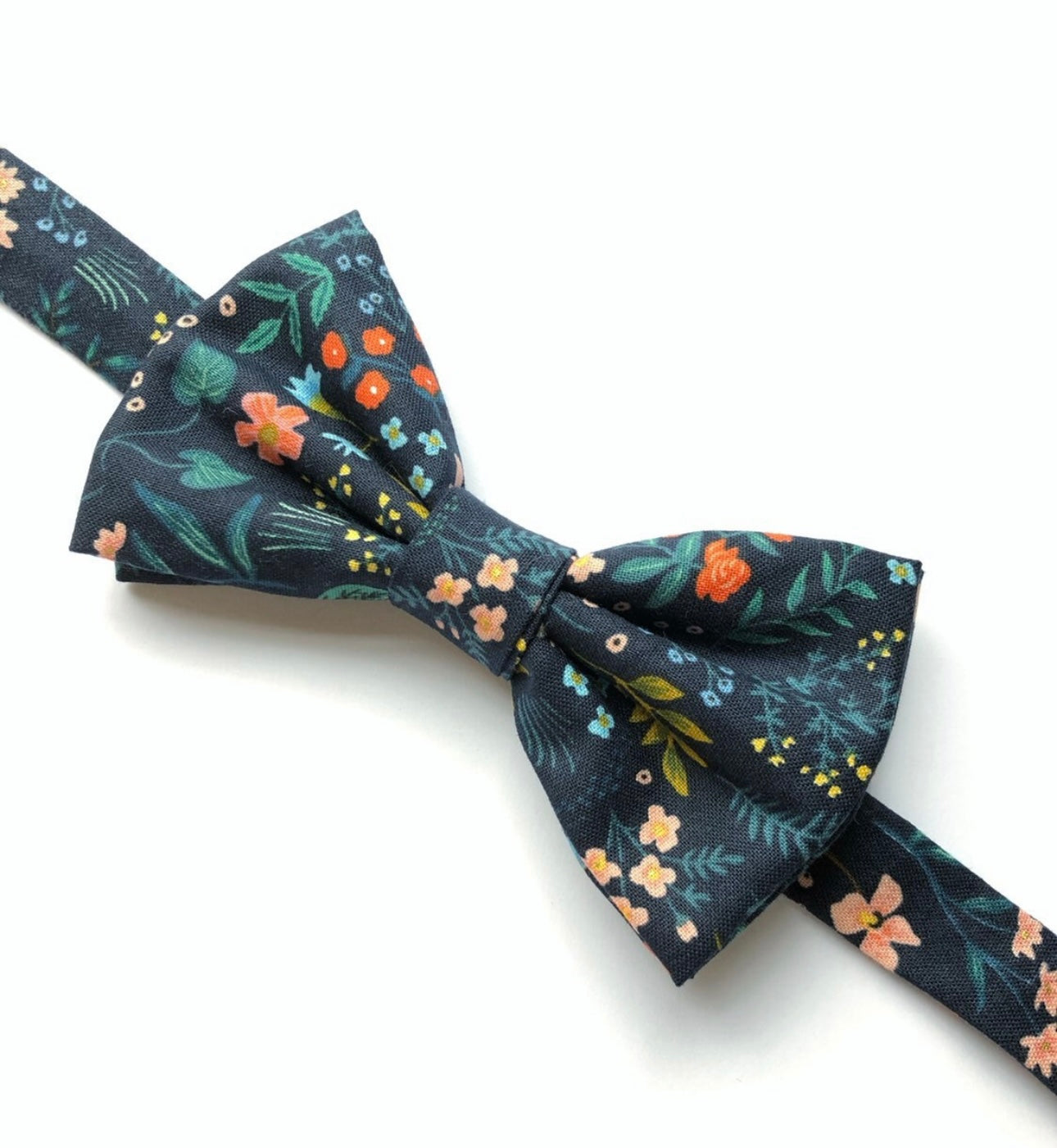 Bow Tie in Navy Blue Floral