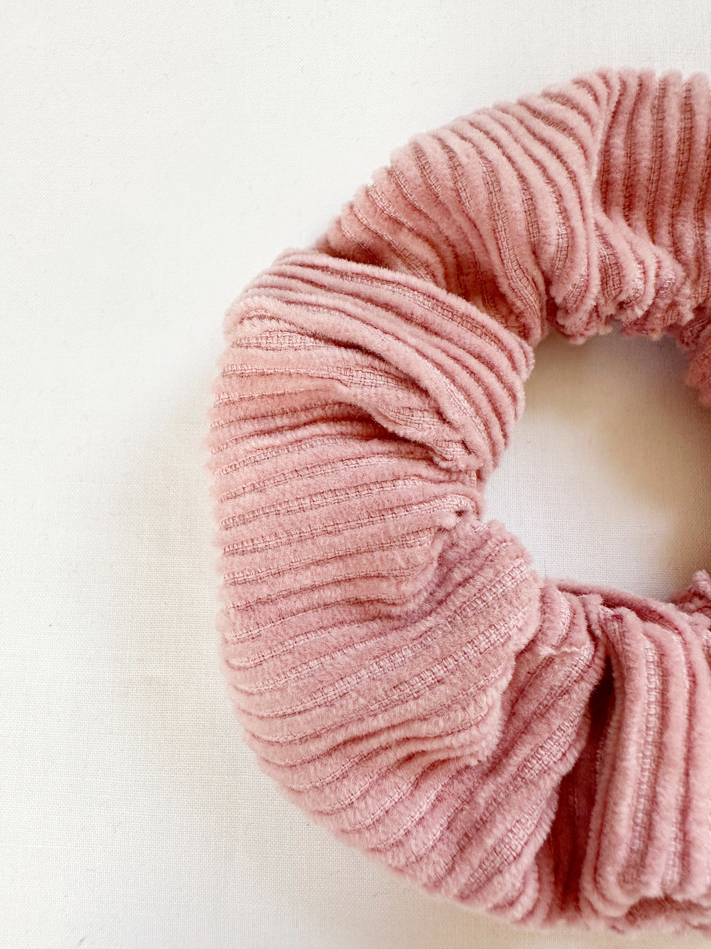 Mini scrunchie in blush pink cord