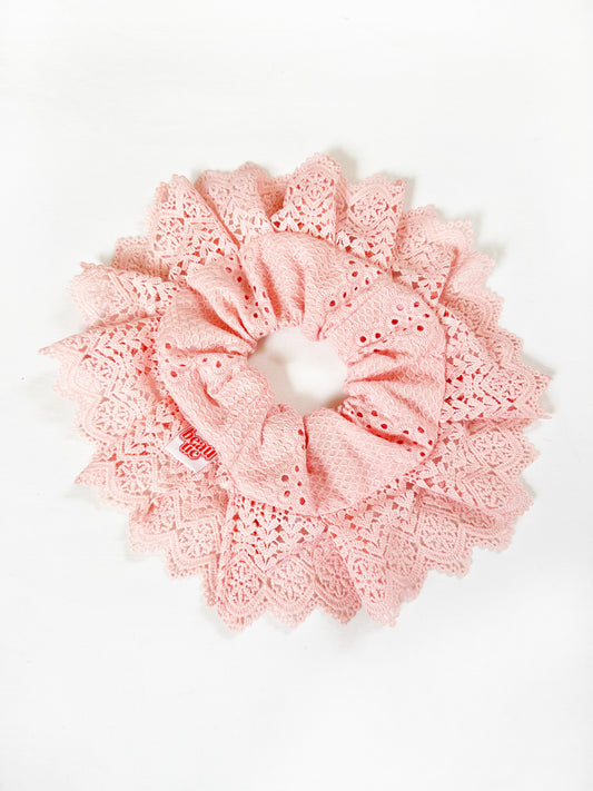Oversized scrunchie in lace edge broderie pink cotton