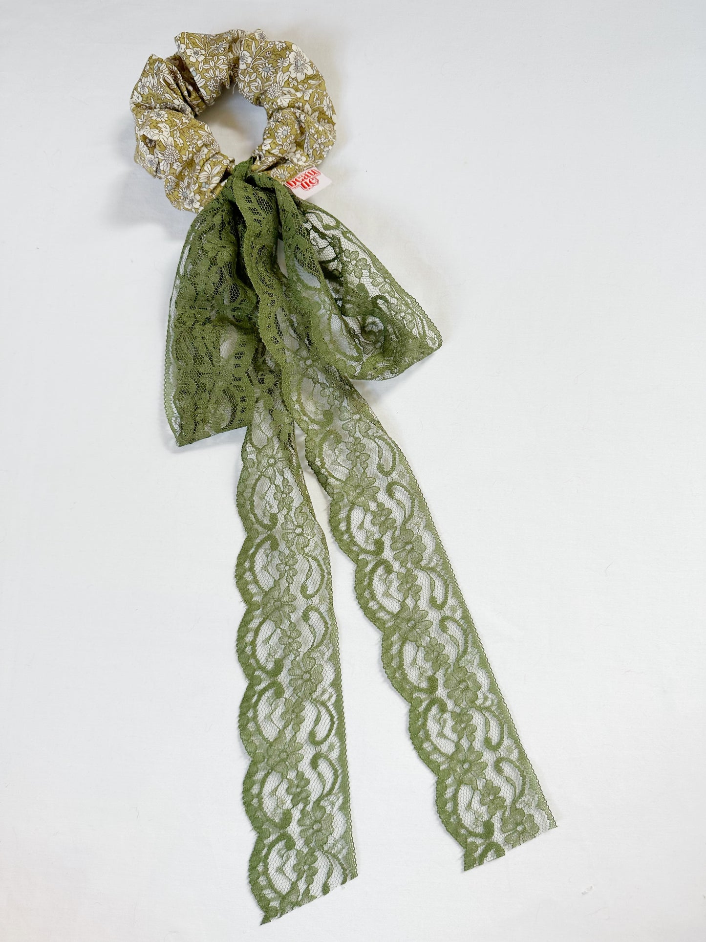 Lace bow scrunchie in meadow green