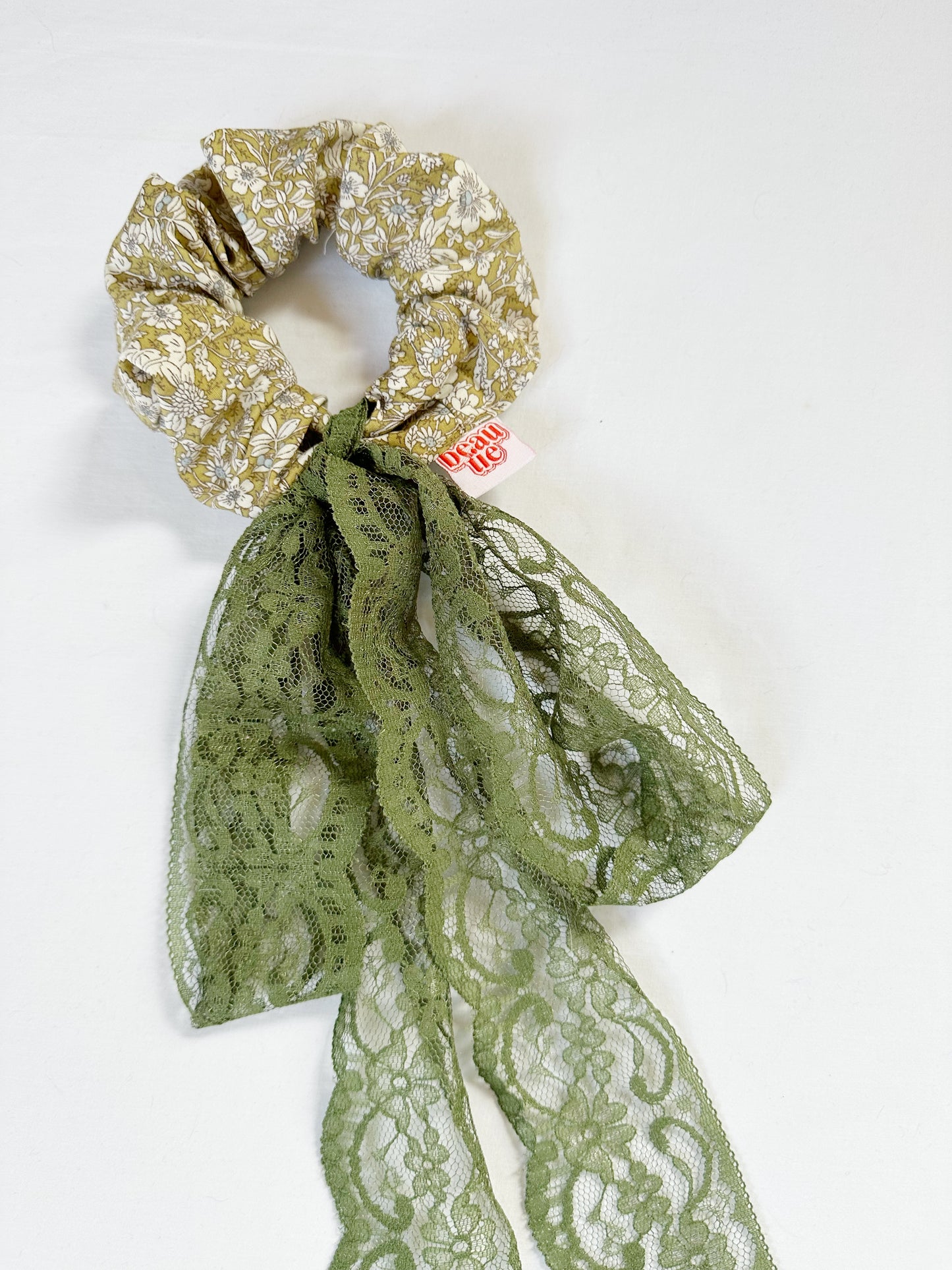 Lace bow scrunchie in meadow green