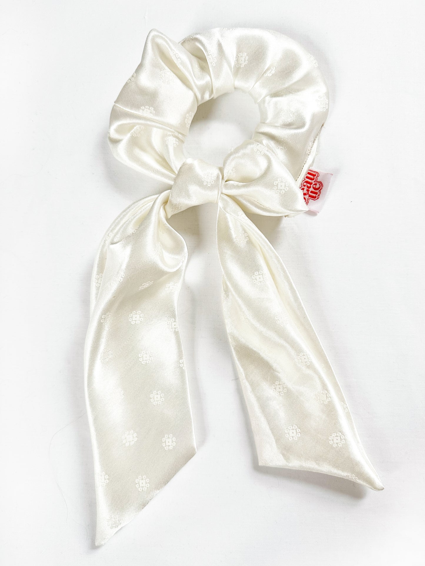 Dolly scarf scrunchie in pearl silk