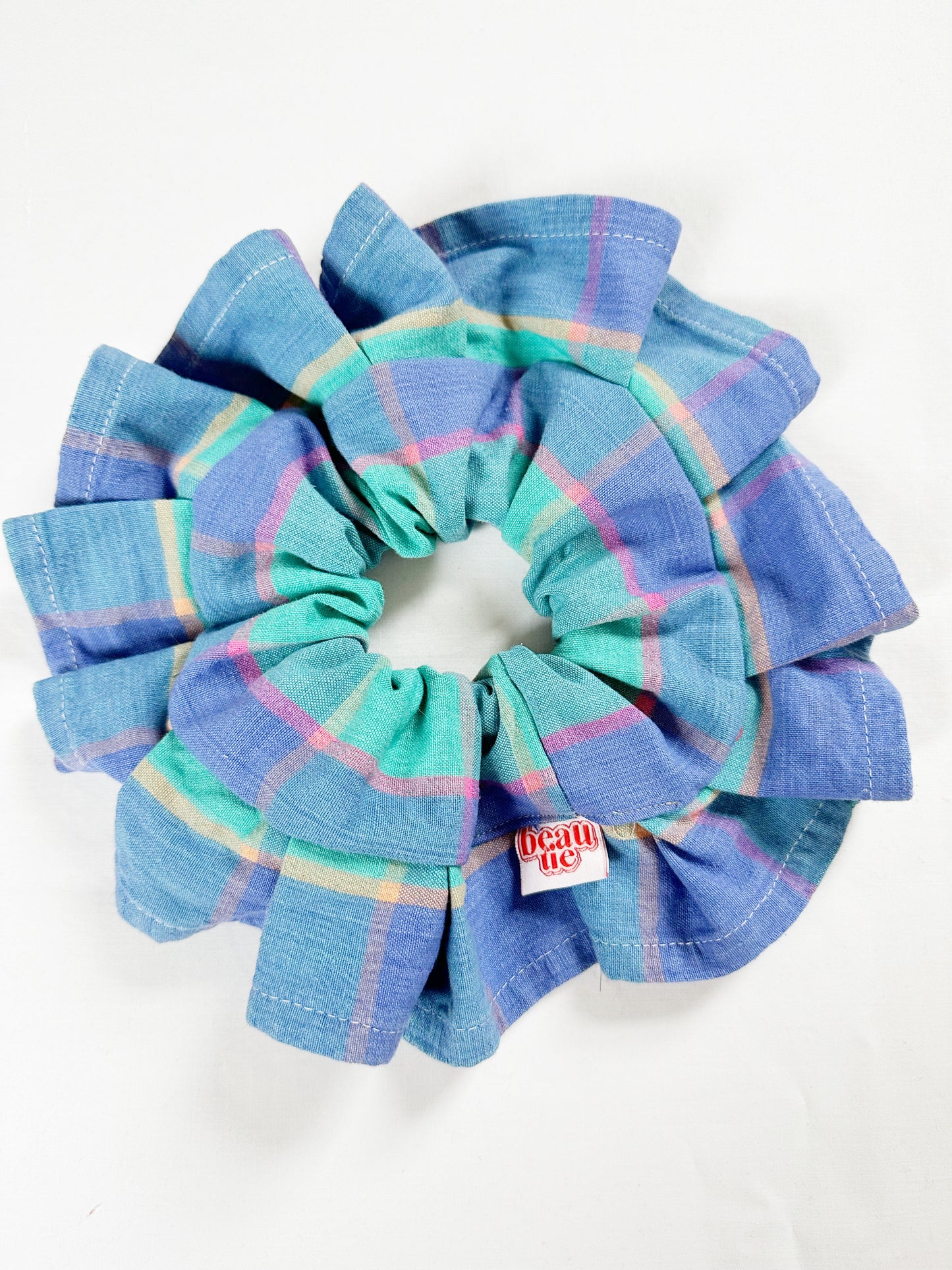Oversized scrunchie in maggie tartan