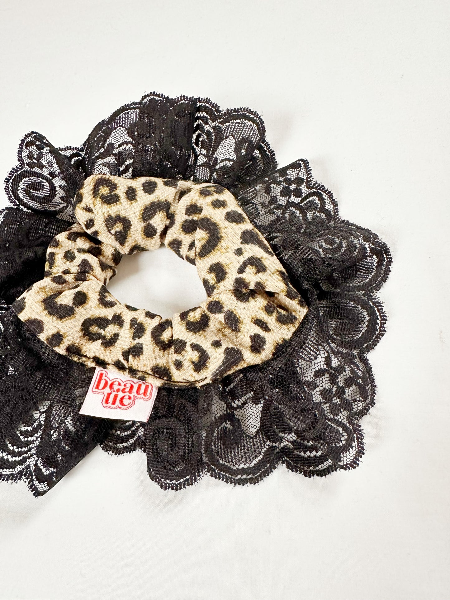 Mini scrunchie in leopard lace