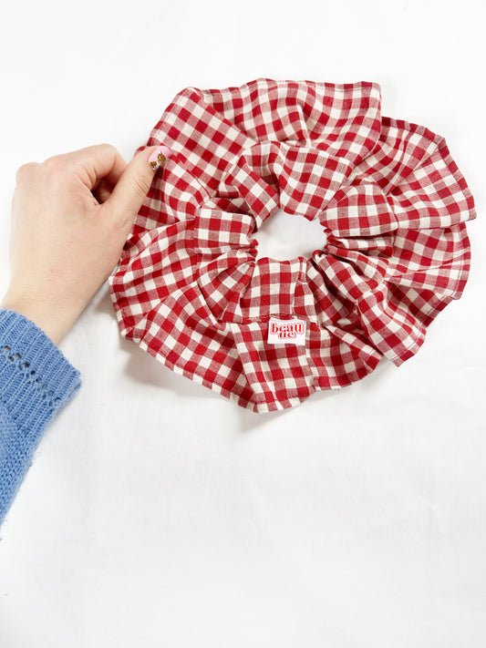 Oversized scrunchie in red gingham