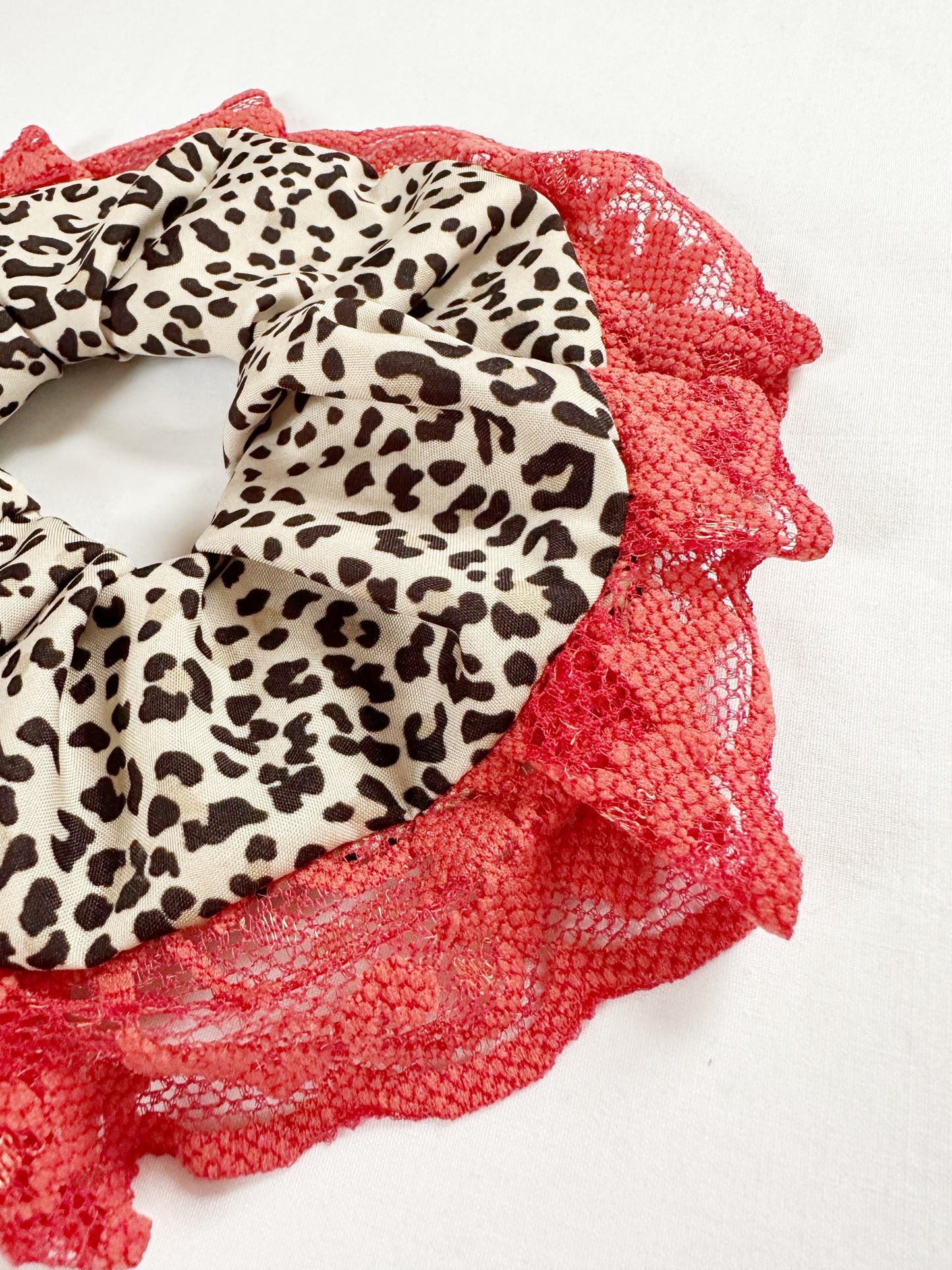Oversized scrunchie in silky leopard lace