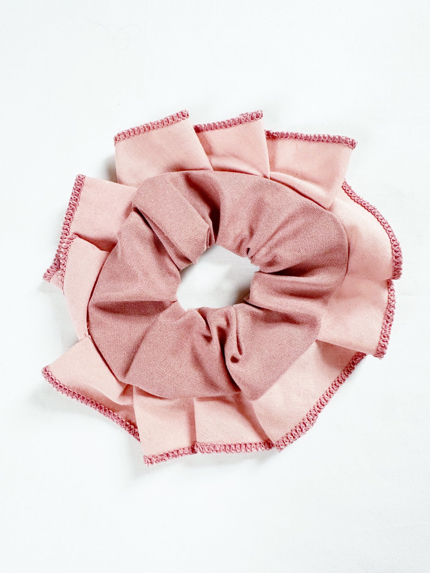 Mini scrunchie in pink ruffle