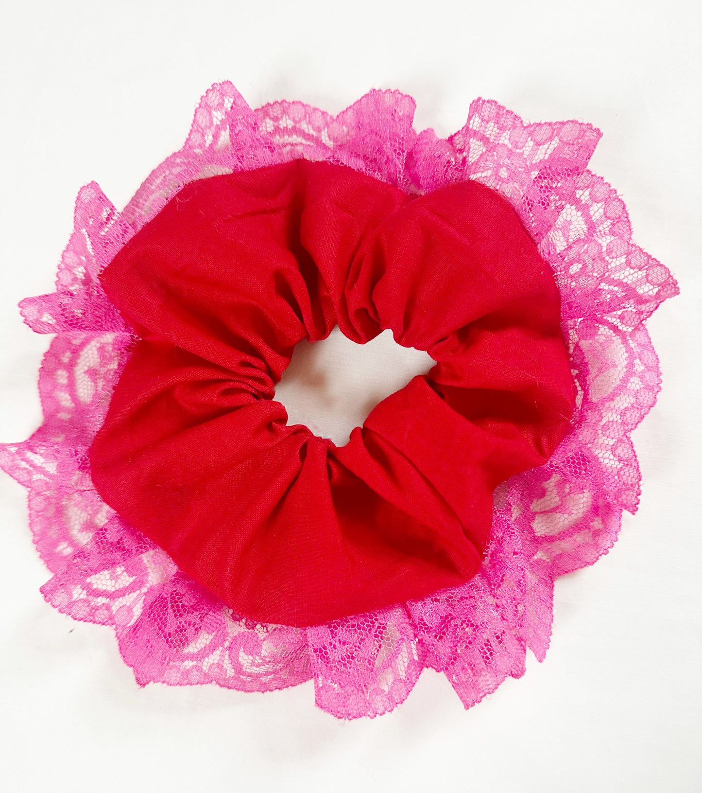 Oversized scrunchie in red pink lace