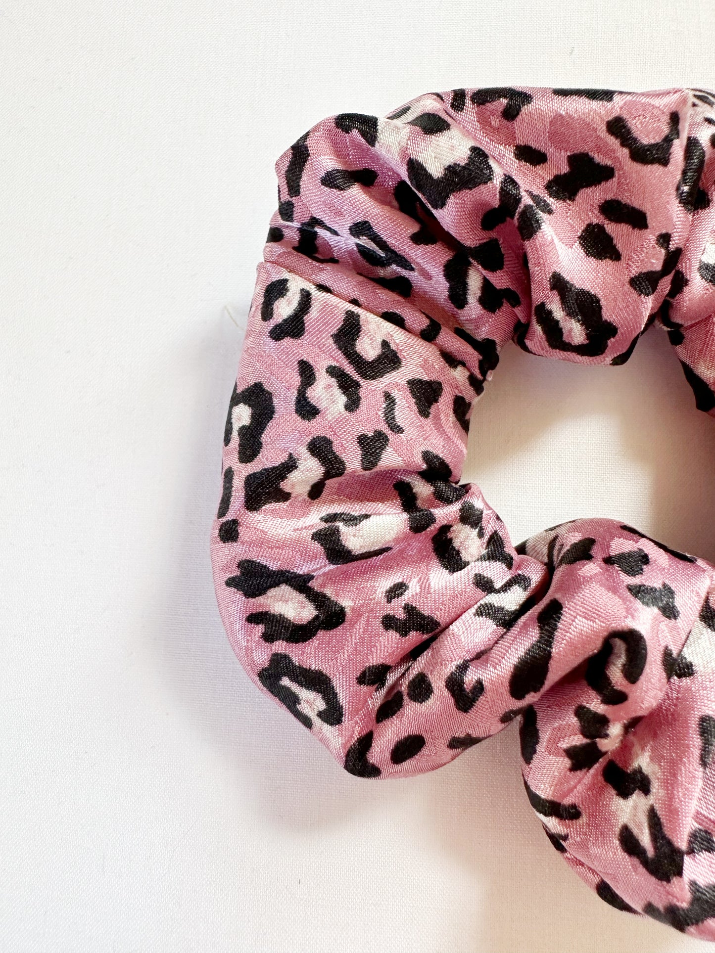 Mini Scrunchie in Pink Leopard