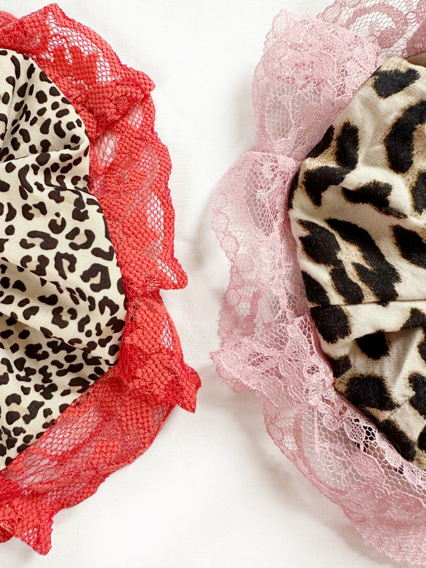 Oversized scrunchie in silky leopard lace